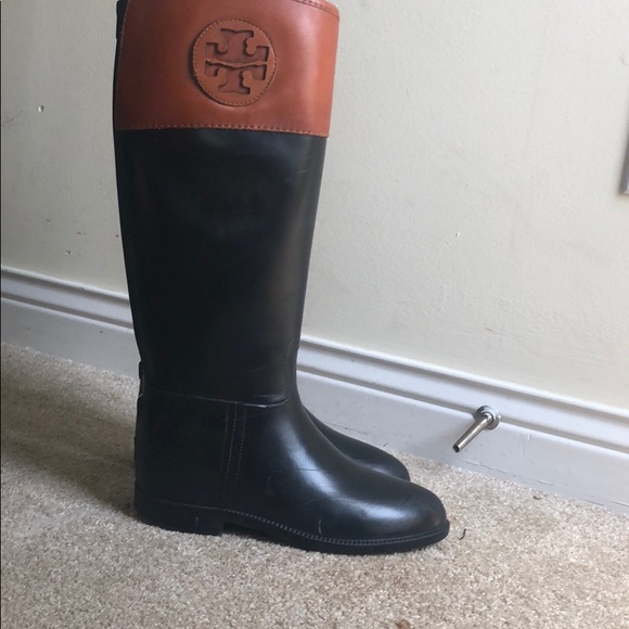 Tory Burch Diana Rainboots - Picture 3 of 6